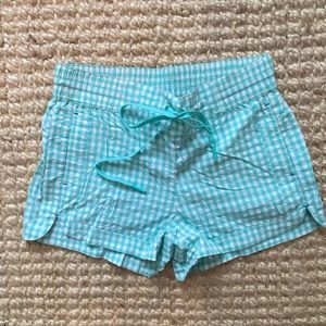 Vineyard Vines gingham shorts. Size S